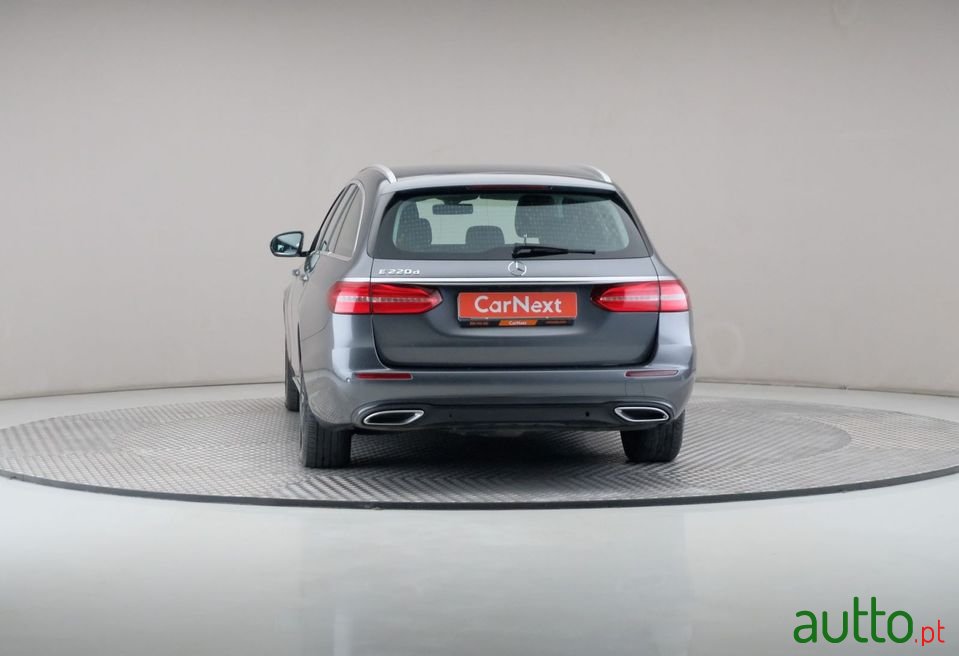 2018' Mercedes-Benz E-220 photo #5