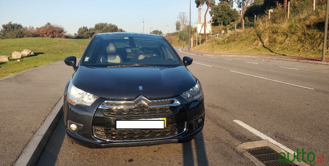 2011' Citroen DS4 photo #5