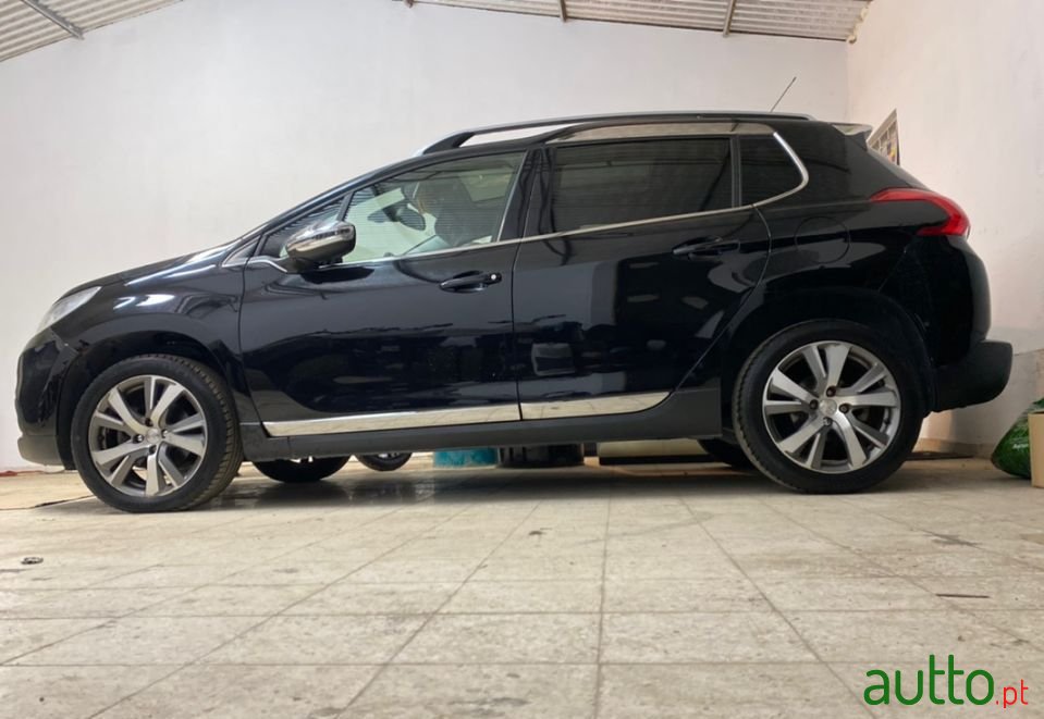 2013' Peugeot 2008 photo #2