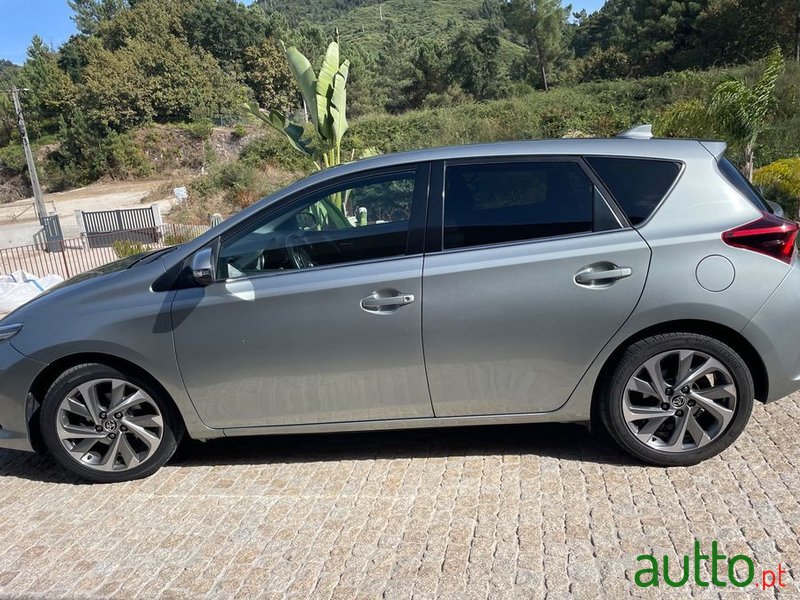 2015' Toyota Auris photo #6