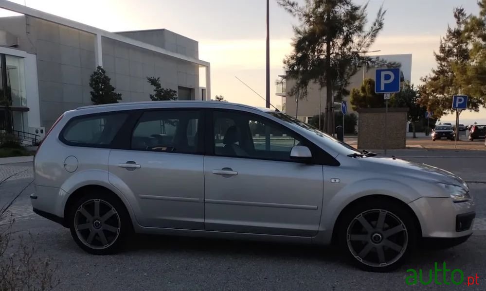 2006' Ford Focus Sw photo #3