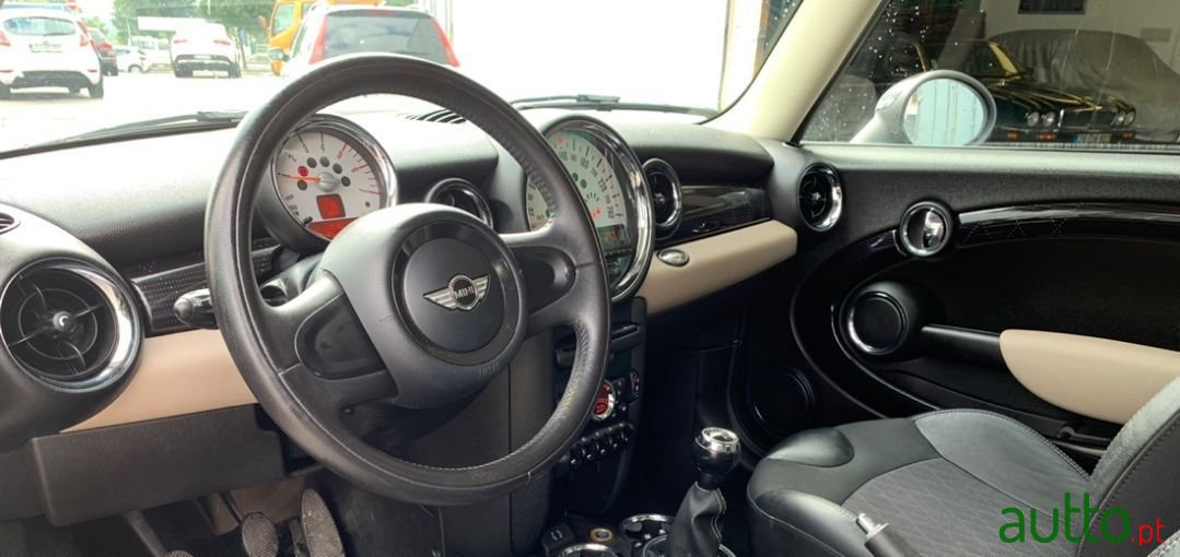 2012' MINI Cooper photo #4