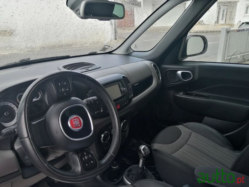 2016' Fiat 500L photo #6