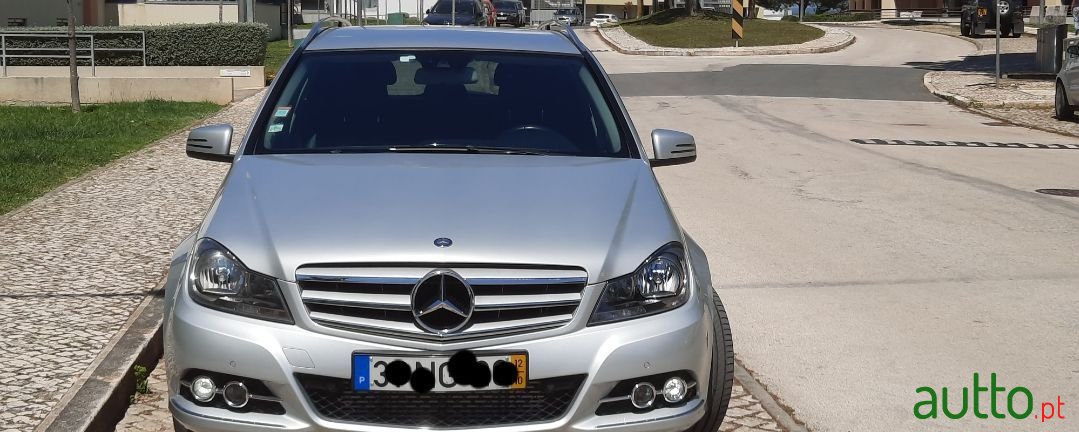 2012' Mercedes-Benz C-220 photo #3