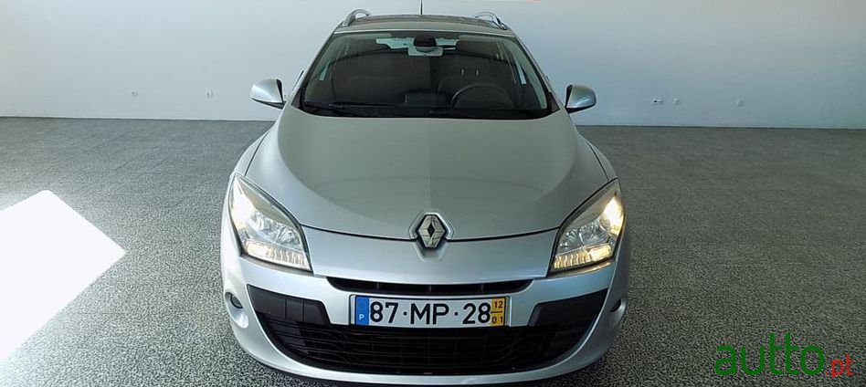 2012' Renault Megane Sport Tourer photo #2