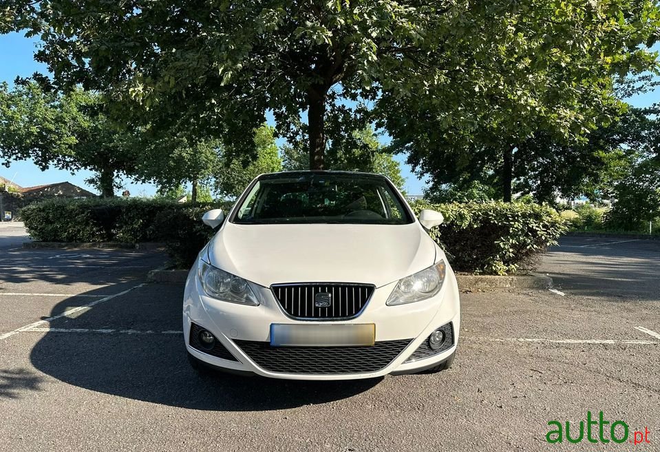 2011' SEAT Ibiza photo #3