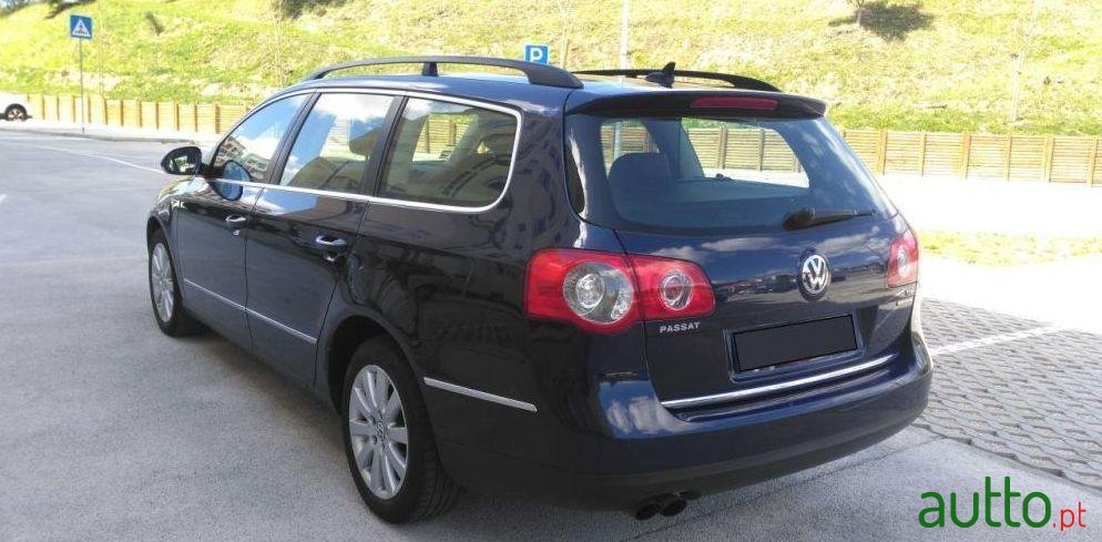 2010' Volkswagen Passat Variant photo #2