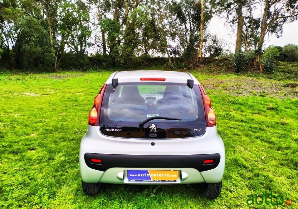 2012' Peugeot 107 photo #3