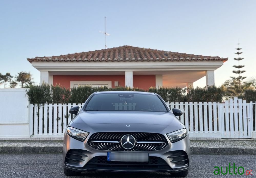 2019' Mercedes-Benz A 180 7G-Dct Amg Line photo #2