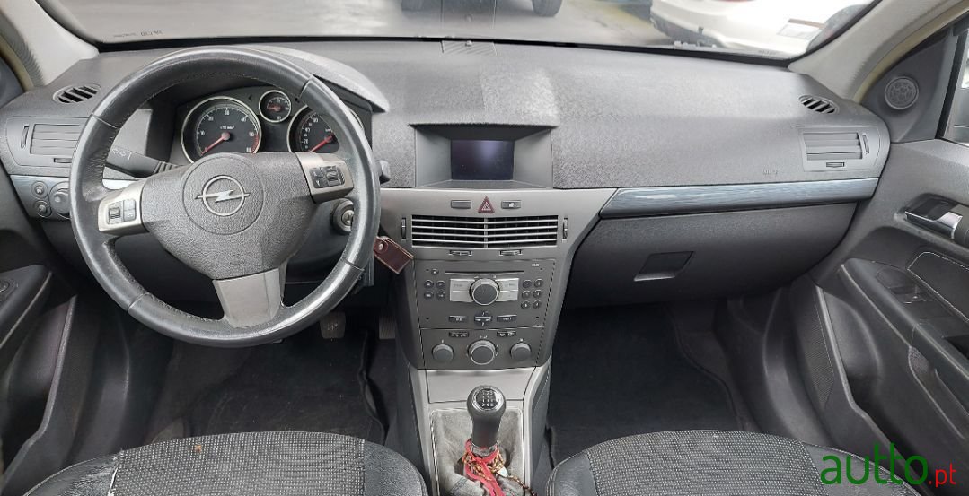 2005' Opel Astra photo #4