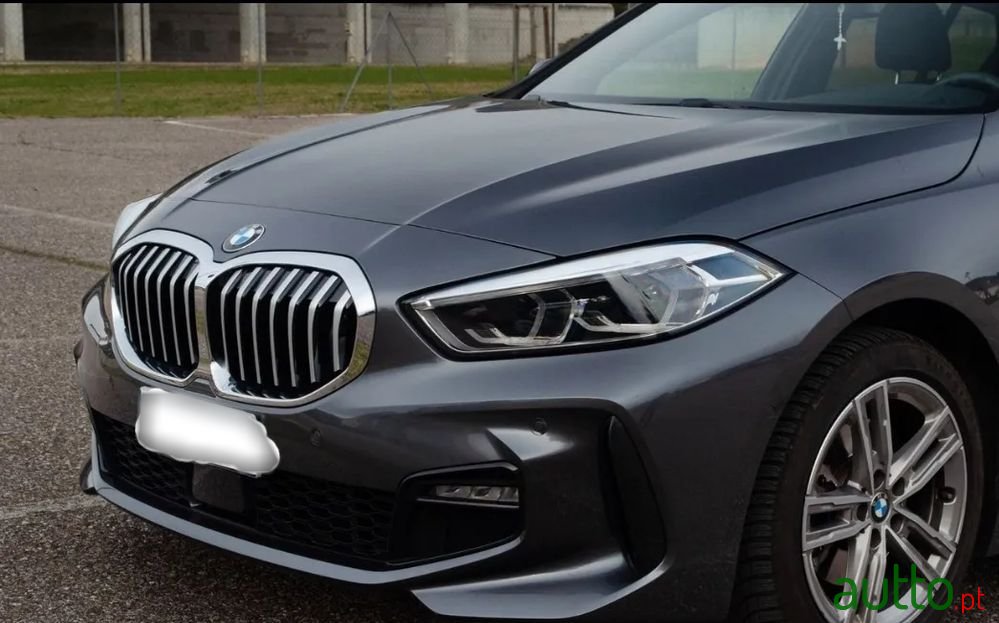 2022' BMW 116 D Pack M Auto photo #3