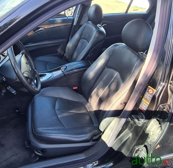 2004' Mercedes-Benz E-220 photo #5