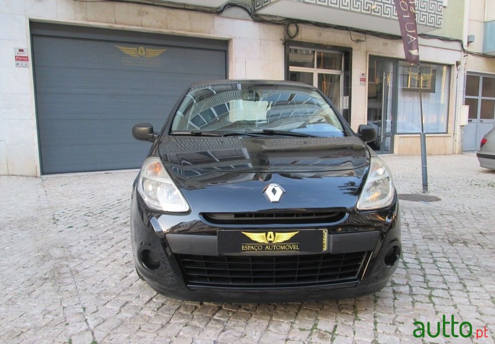 2012' Renault Clio photo #2