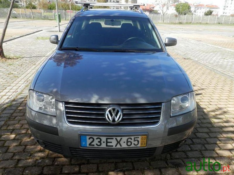 2003' Volkswagen Passat Variant photo #2