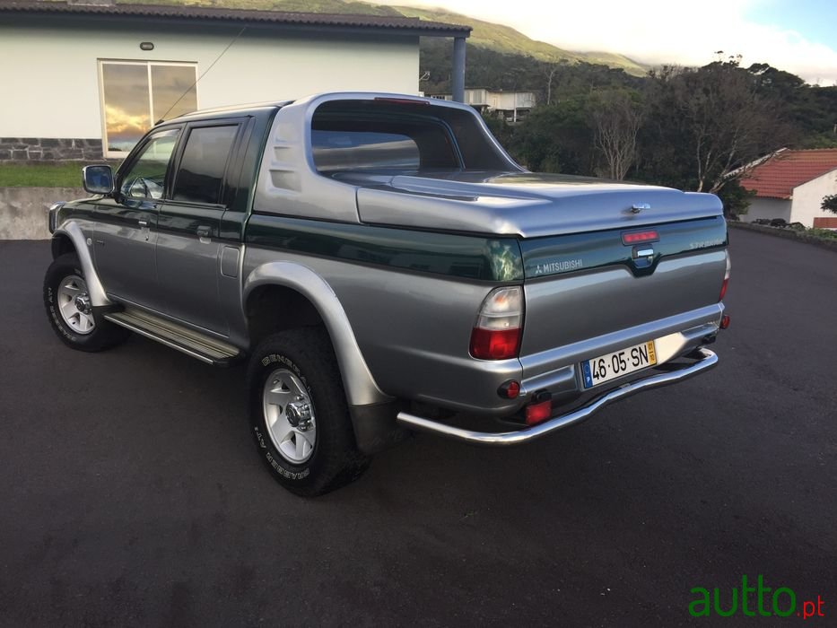 2001' Mitsubishi photo #3