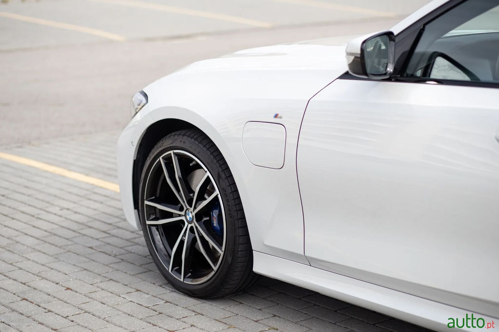 2020' BMW 330 photo #5