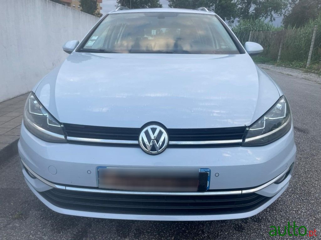 2017' Volkswagen Golf photo #2