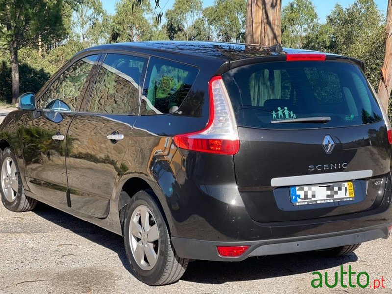 2010' Renault Grand Scenic 1.5-Dci photo #6