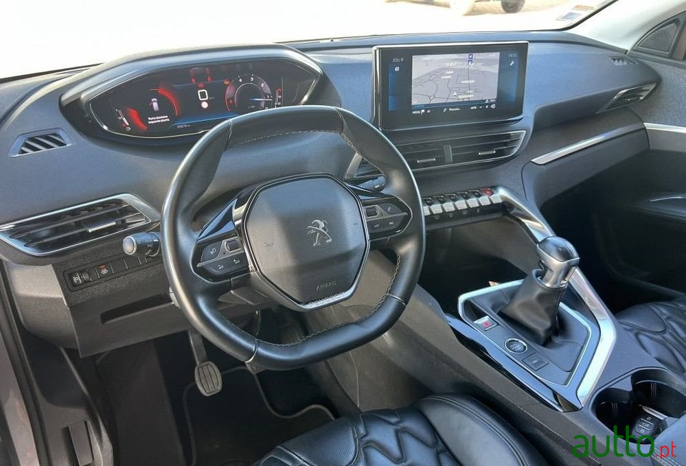 2021' Peugeot 3008 photo #2