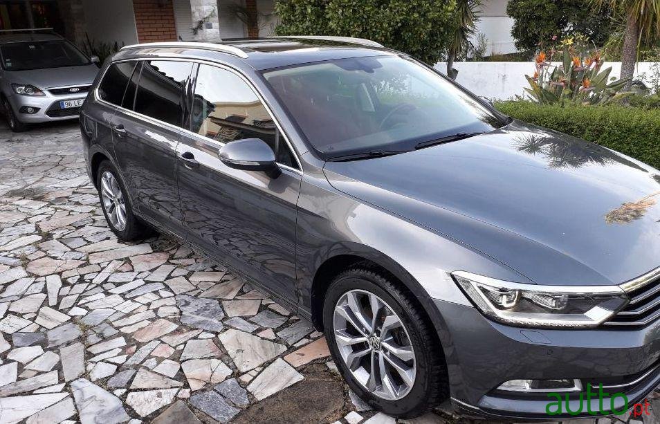 2015' Volkswagen Passat Variant photo #2