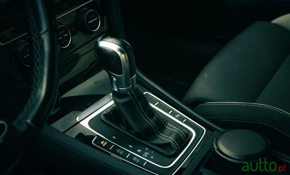 2014' Volkswagen Golf photo #6