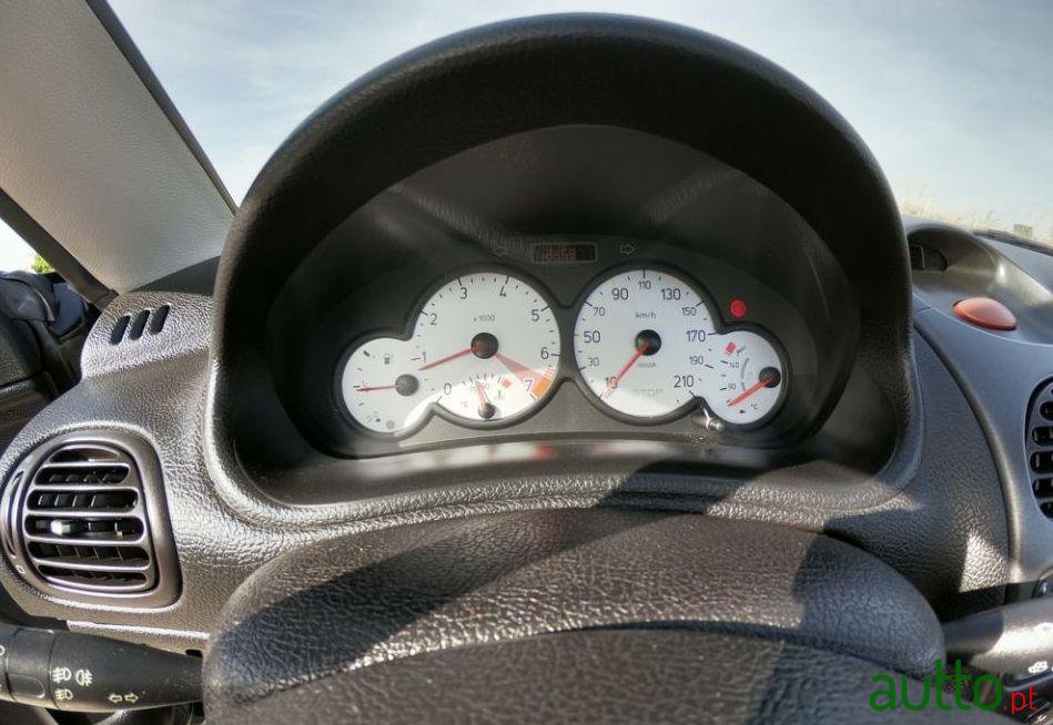 2001' Peugeot 206 photo #1
