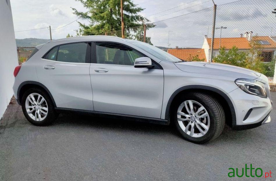 2015' Mercedes-Benz Gla-180 photo #2