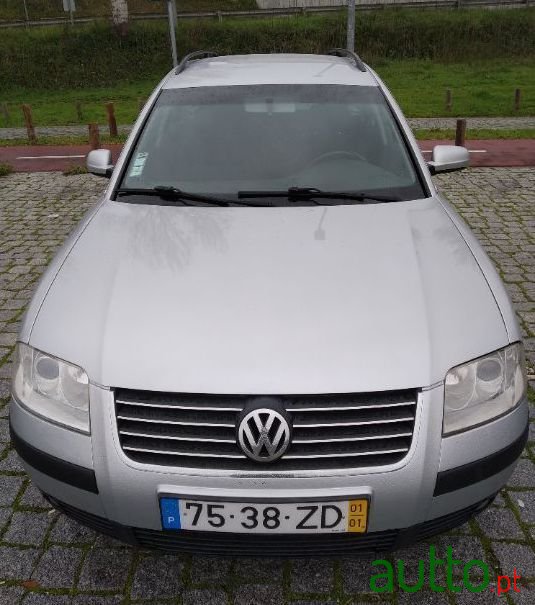 2001' Volkswagen Passat Variant photo #2