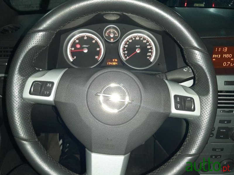 2008' Opel Astra Gtc photo #2
