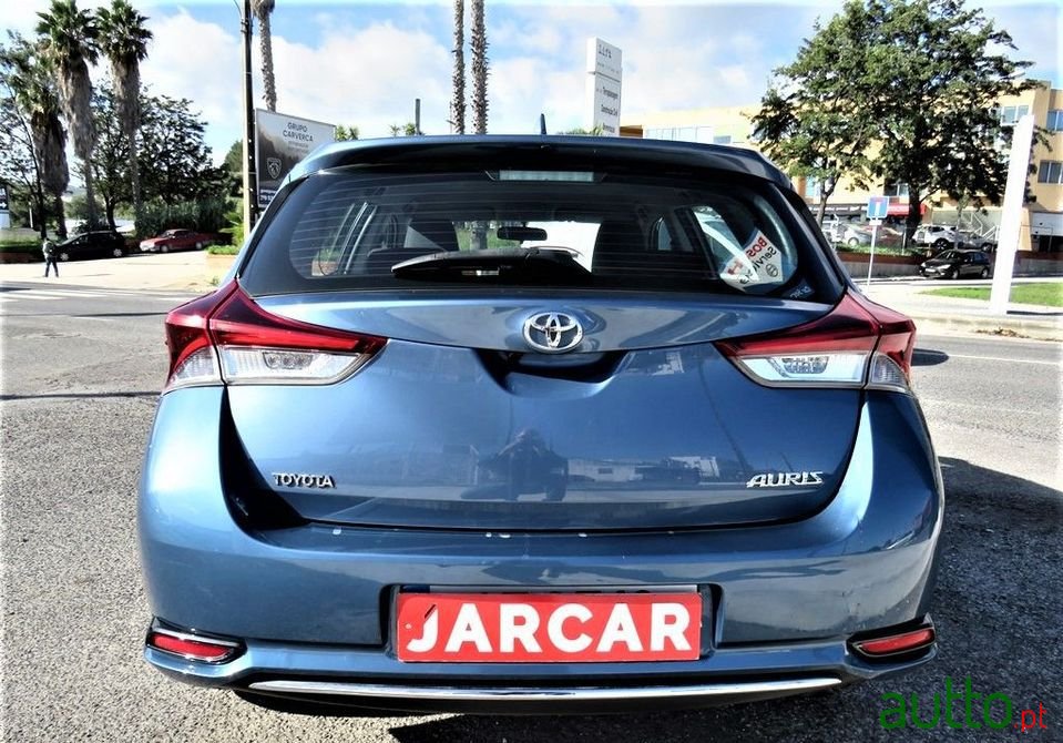 2016' Toyota Auris photo #5