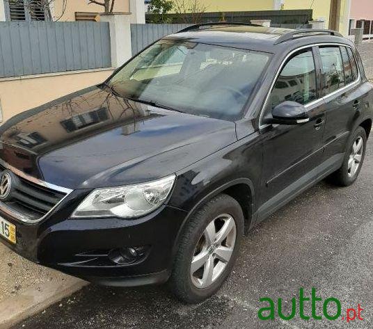 2008' Volkswagen Tiguan photo #2