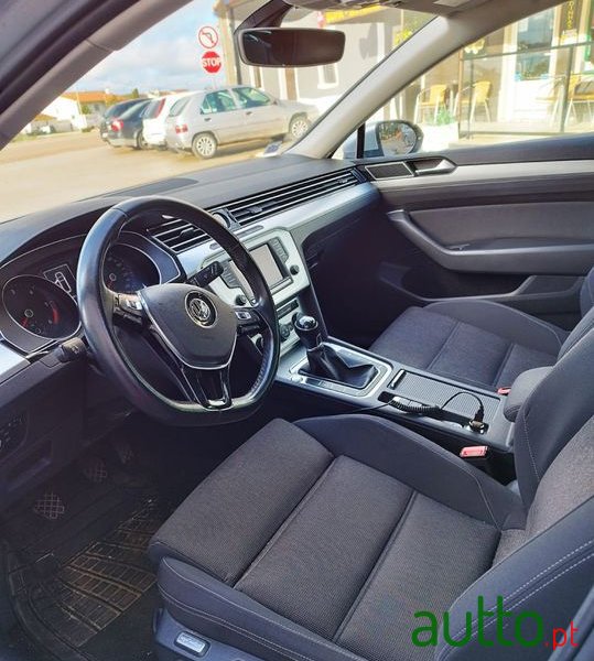 2015' Volkswagen Passat photo #3