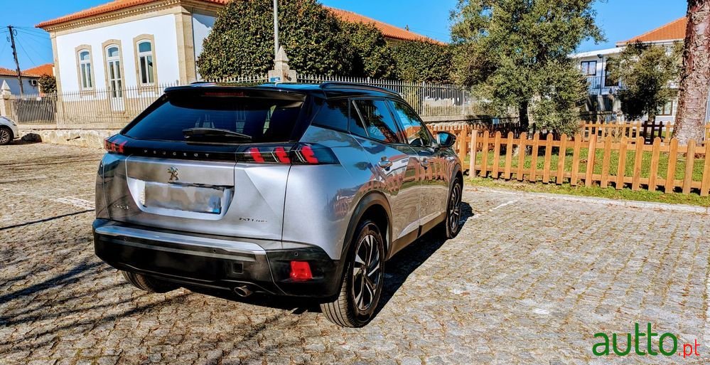 2020' Peugeot 2008 1.5 Bluehdi Gt photo #2