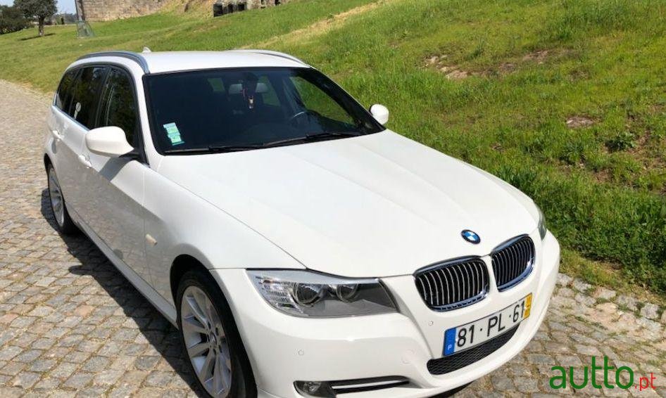 2011' BMW 320 photo #1