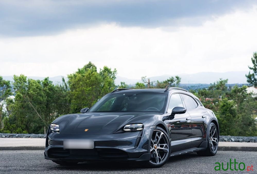 2022' Porsche Taycan 4S Cross Turismo photo #2