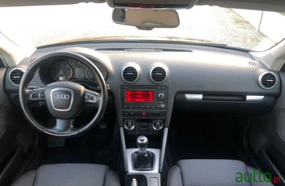 2011' Audi A3 Sportback photo #3