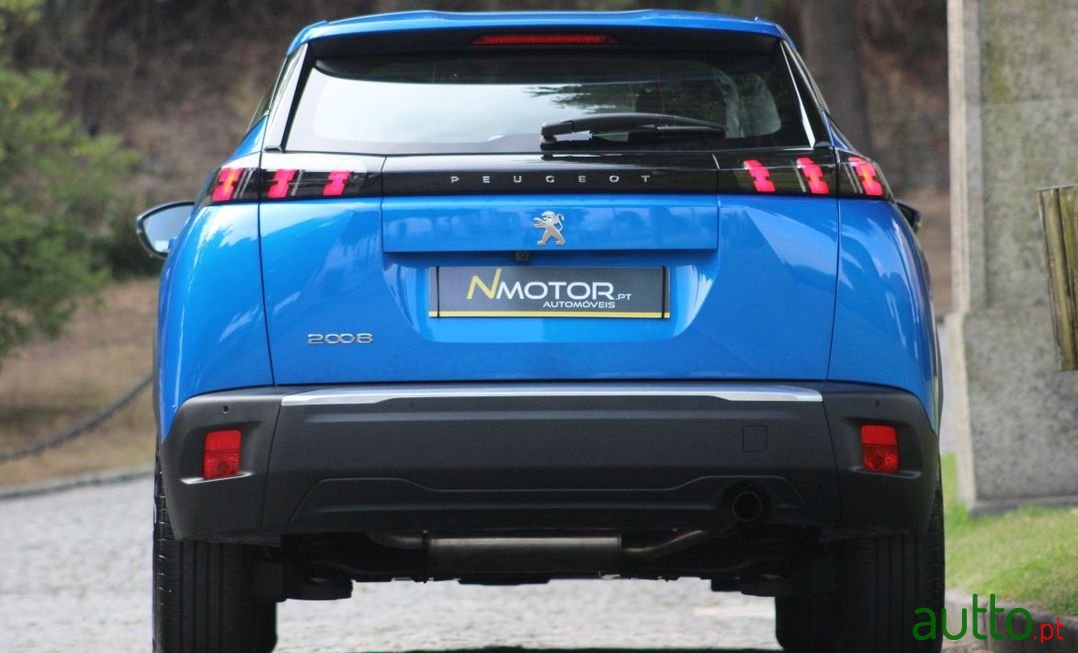2021' Peugeot 2008 photo #4