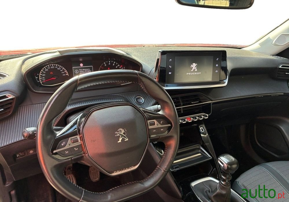 2021' Peugeot 2008 photo #6