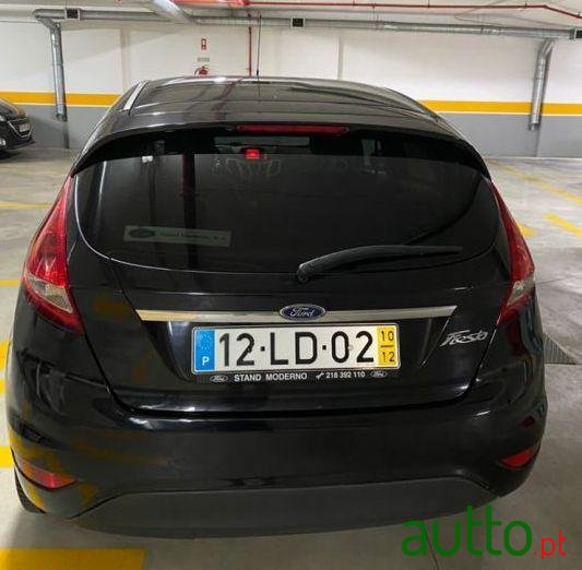 2010' Ford Fiesta Titanium photo #2
