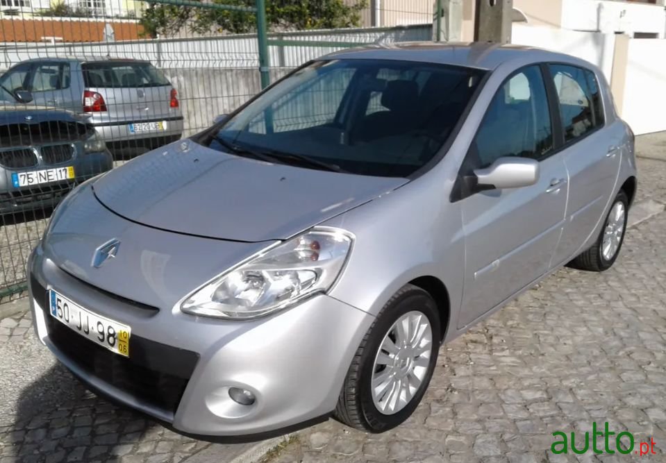 2010' Renault Clio photo #1