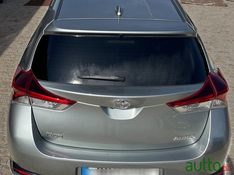 2015' Toyota Auris photo #1