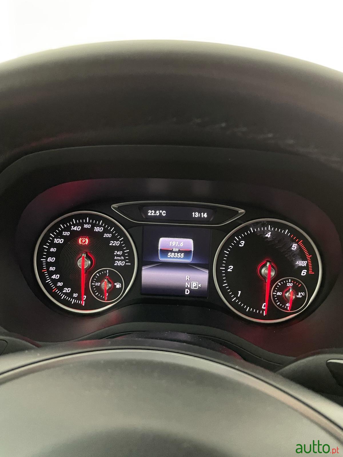 2015' Mercedes-Benz B 180 photo #2