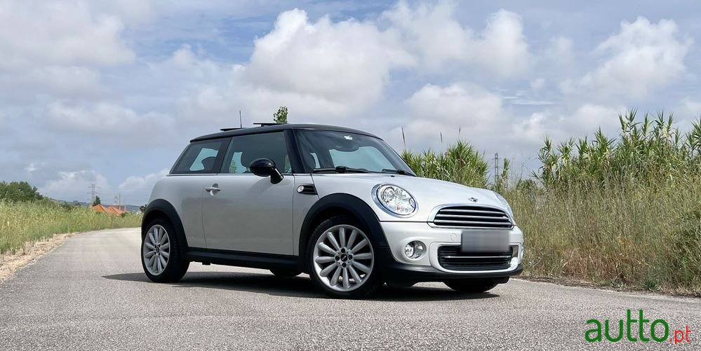 2012' MINI Coupé Cooper photo #2