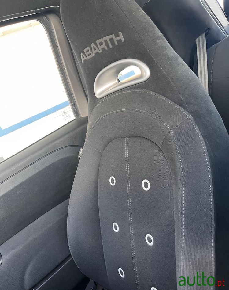 2018' Fiat 500 Abarth photo #6