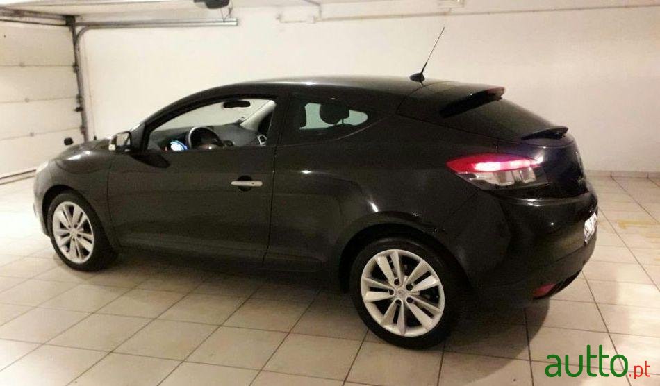 2009' Renault Megane Coupe photo #1