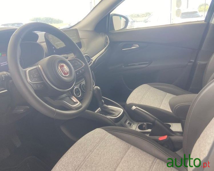 2022' Fiat Tipo Station Wagon Cross photo #3