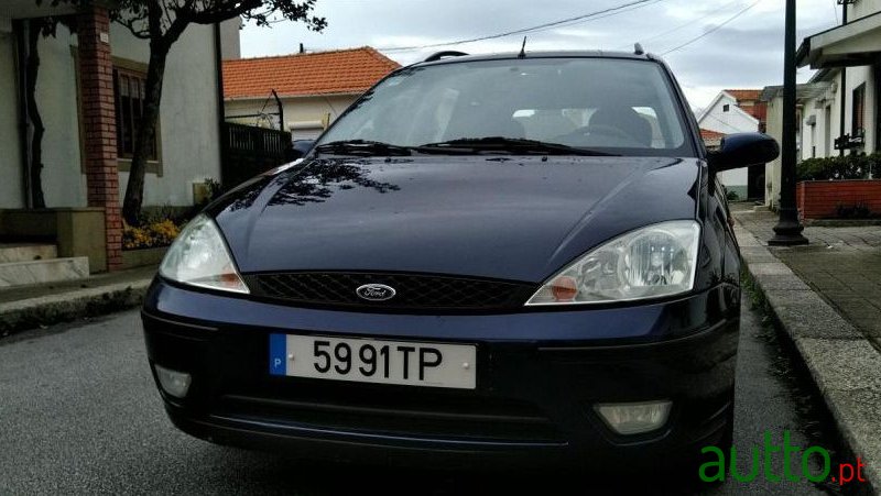 2002' Ford Focus Sw photo #3