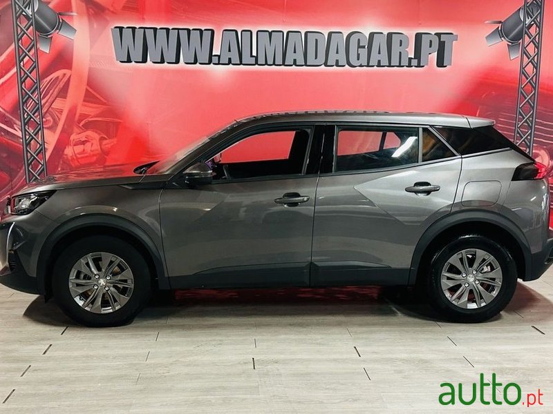 2021' Peugeot 2008 photo #2