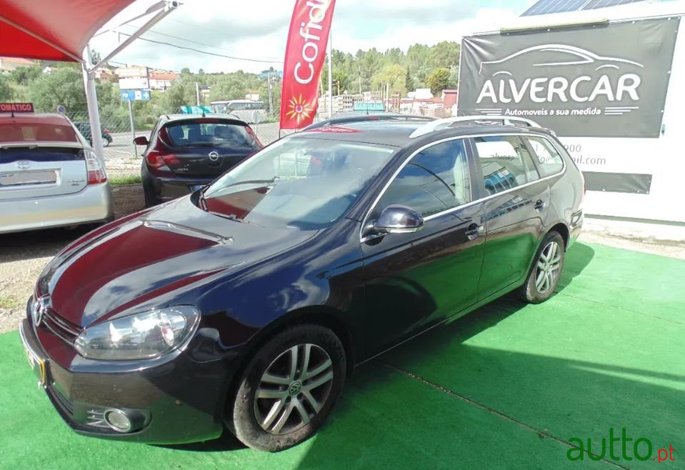 2011' Volkswagen Golf Variant photo #1