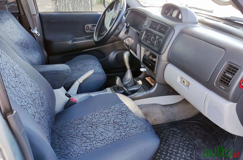 2000' Mitsubishi Pajero Sport photo #4